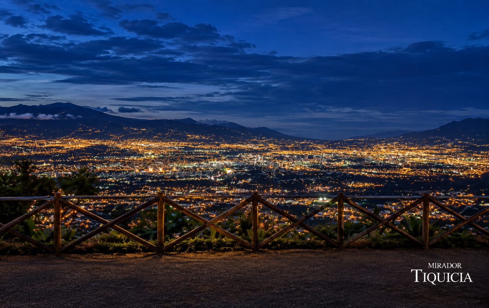 Night view from Mirador Tiquicia